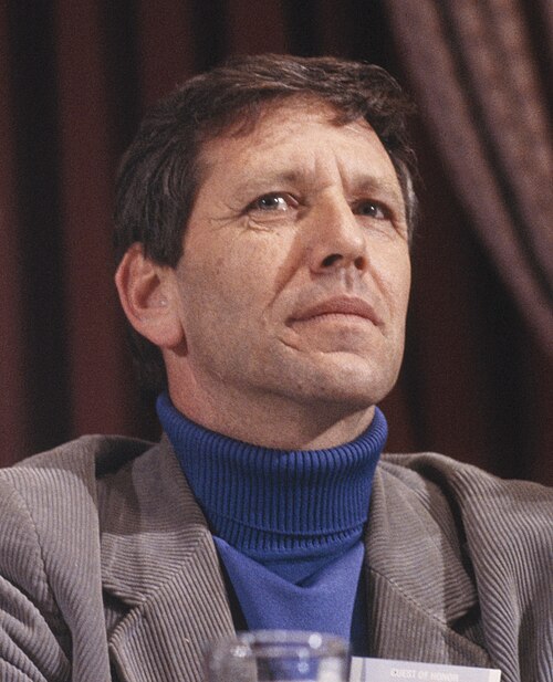 Amos Oz