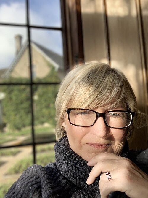 Liz Fenwick